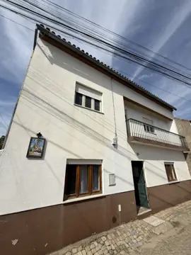 Moradia T7 com quintal no Ladoeiro